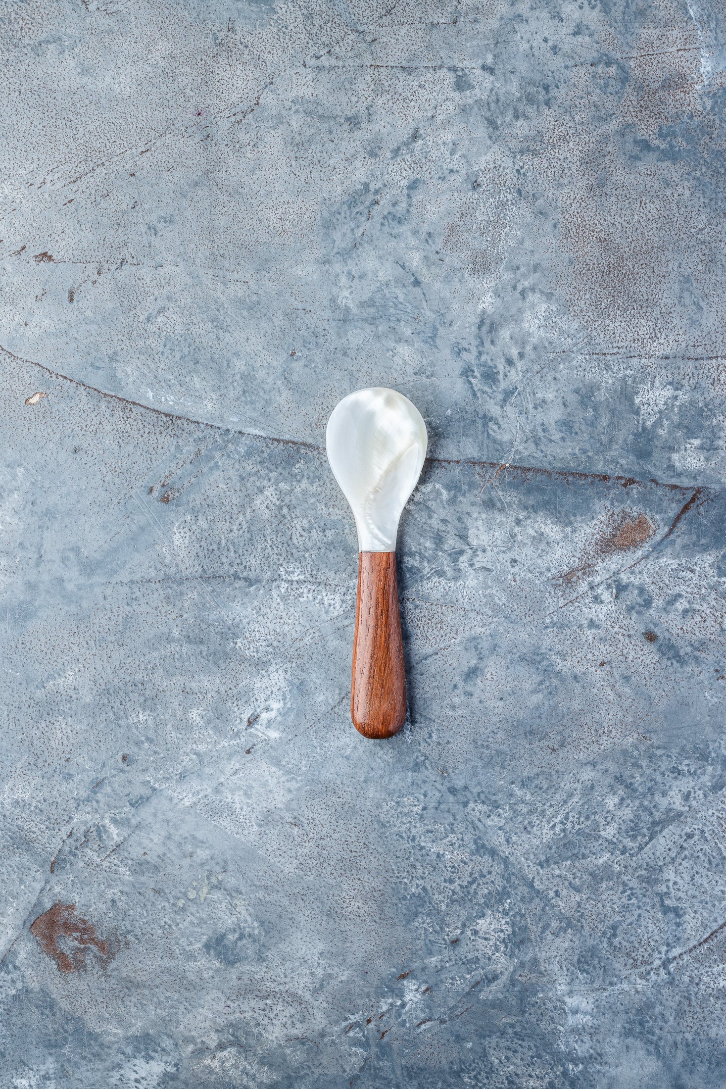 Perlemorsske med træskaft (10 cm) – til caviar & rogn